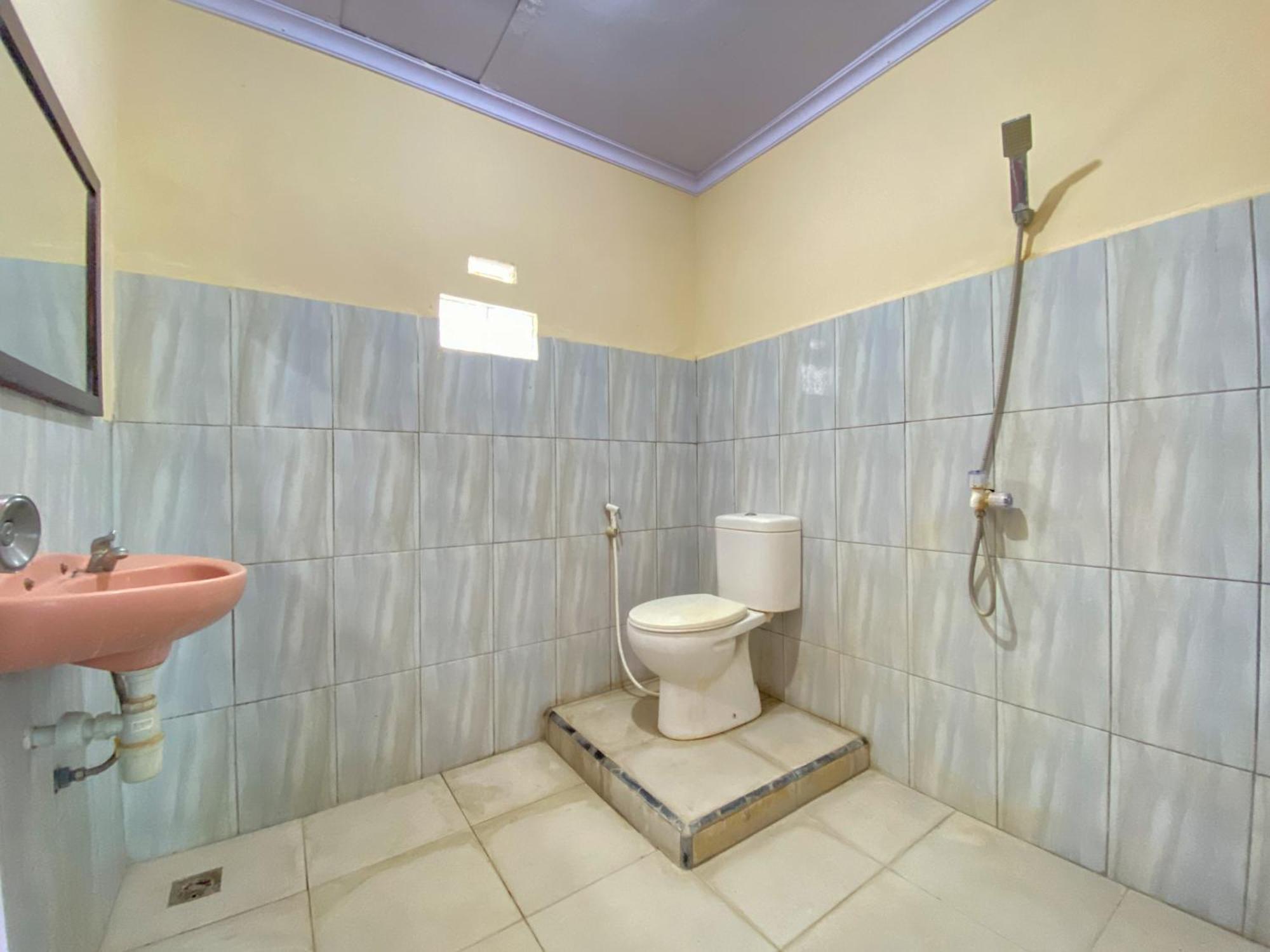 Surya Guest House Urbanview Probolinggo Kültér fotó