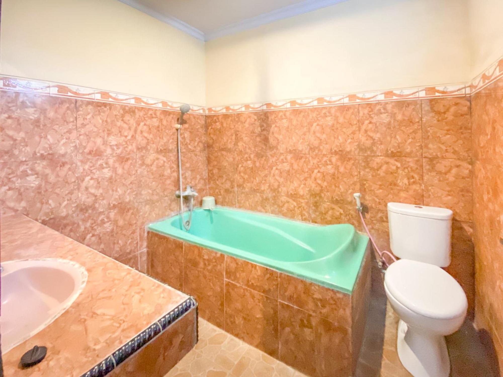 Surya Guest House Urbanview Probolinggo Kültér fotó
