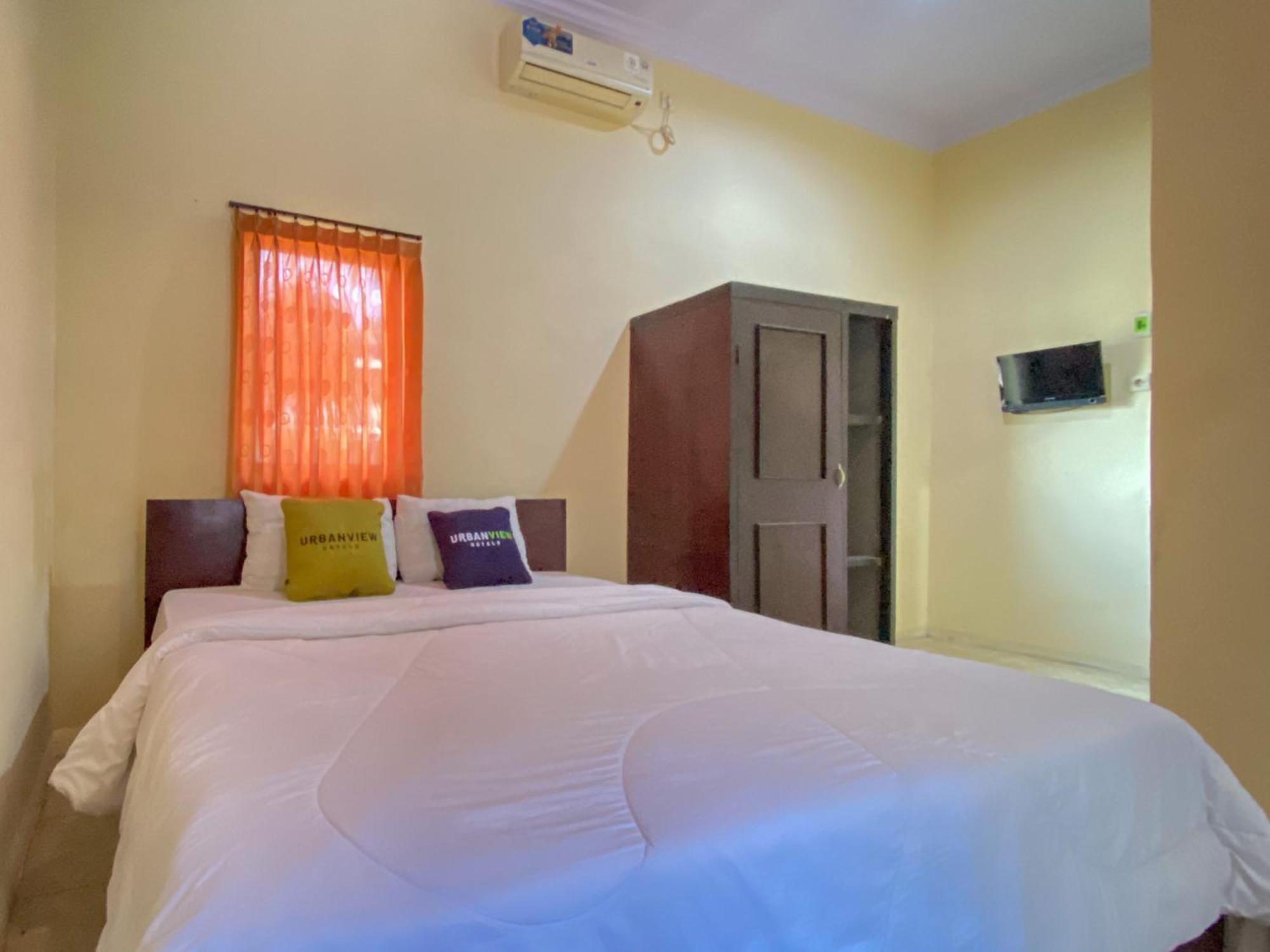 Surya Guest House Urbanview Probolinggo Kültér fotó