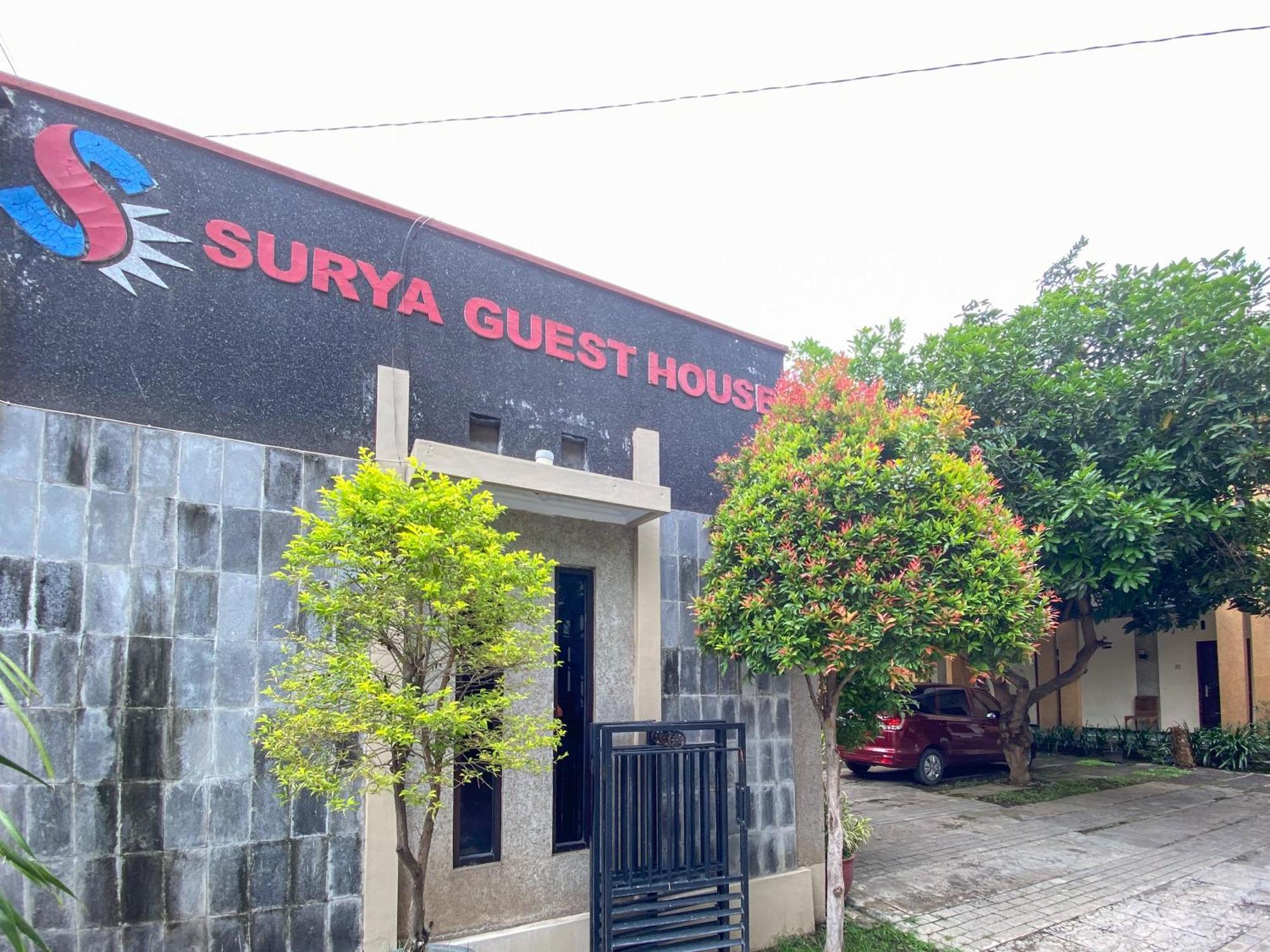 Surya Guest House Urbanview Probolinggo Kültér fotó