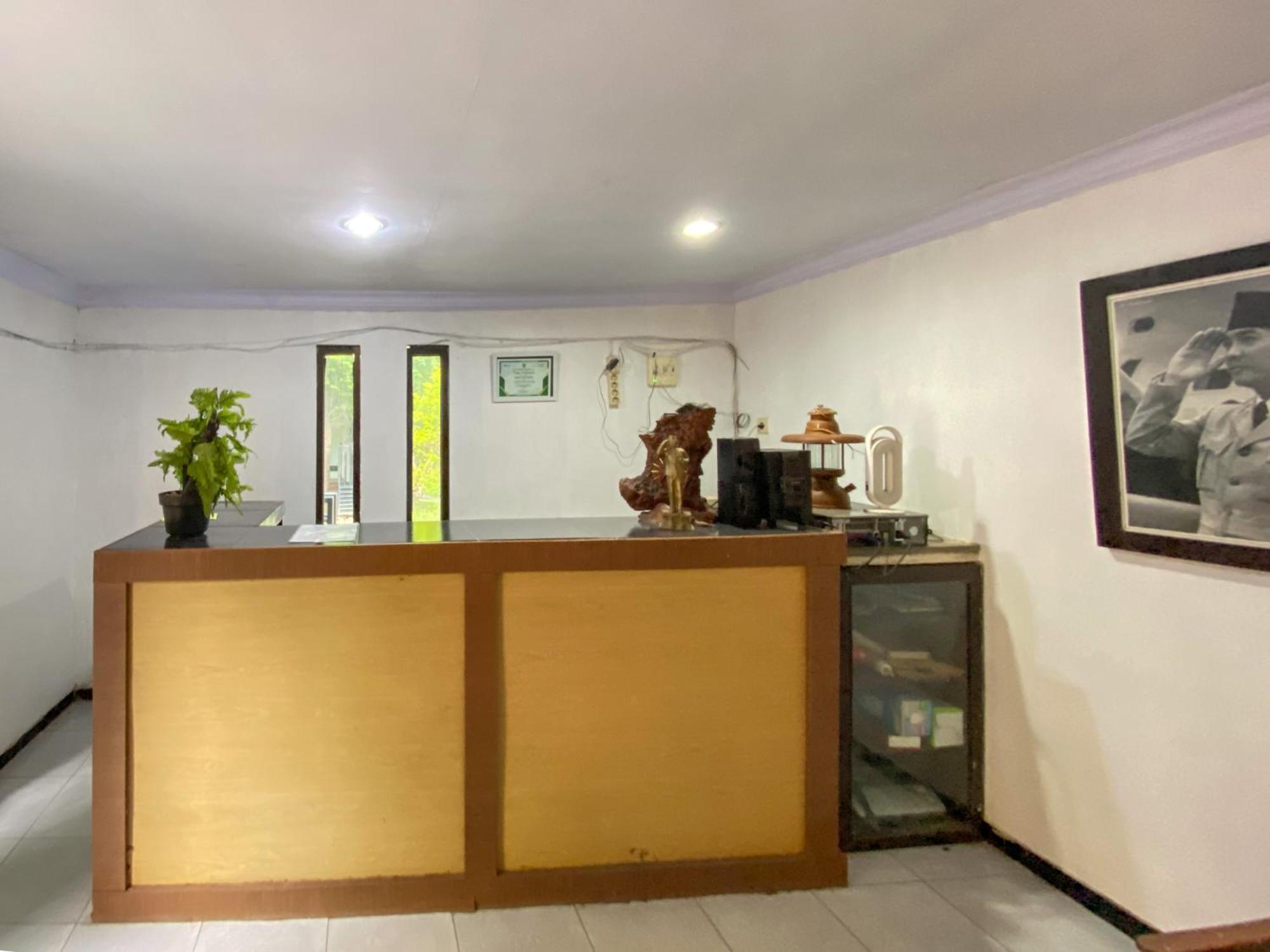 Surya Guest House Urbanview Probolinggo Kültér fotó