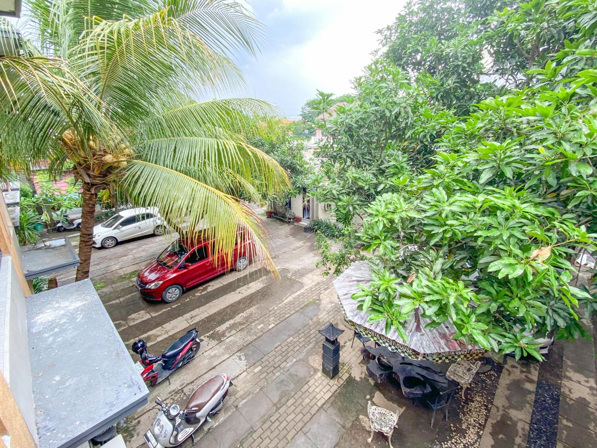 Surya Guest House Urbanview Probolinggo Kültér fotó